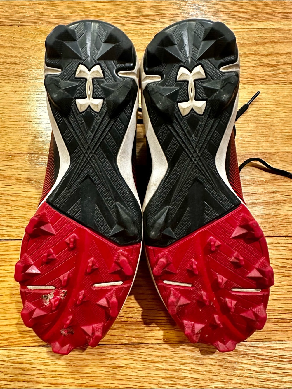 Under Armour Jr. Baseball Cleats, size 3y - Picture 3 of 3